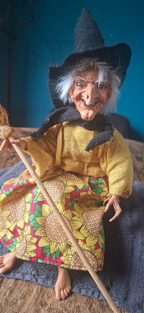 Zomerse Heks  met bezem, Meerkleurig, Overige stijlen, Ophalen of Verzenden, Zo goed als nieuw
