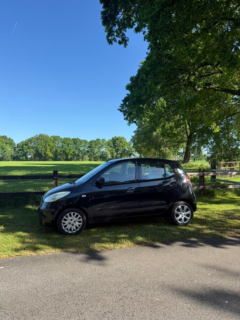 Hyundai i10 1.25 I 5DR 2009 Zwart, Auto's, Voorwielaandrijving, 450 kg, 4 cilinders, Origineel Nederlands