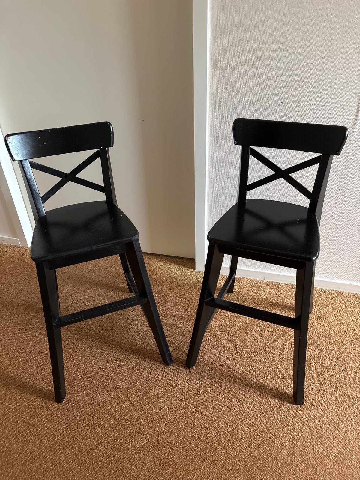 Set van 2 zwarte houten kinderstoelen IKEA €17,50/st, Kinderen en Baby's, Ophalen, Gebruikt, Overige typen