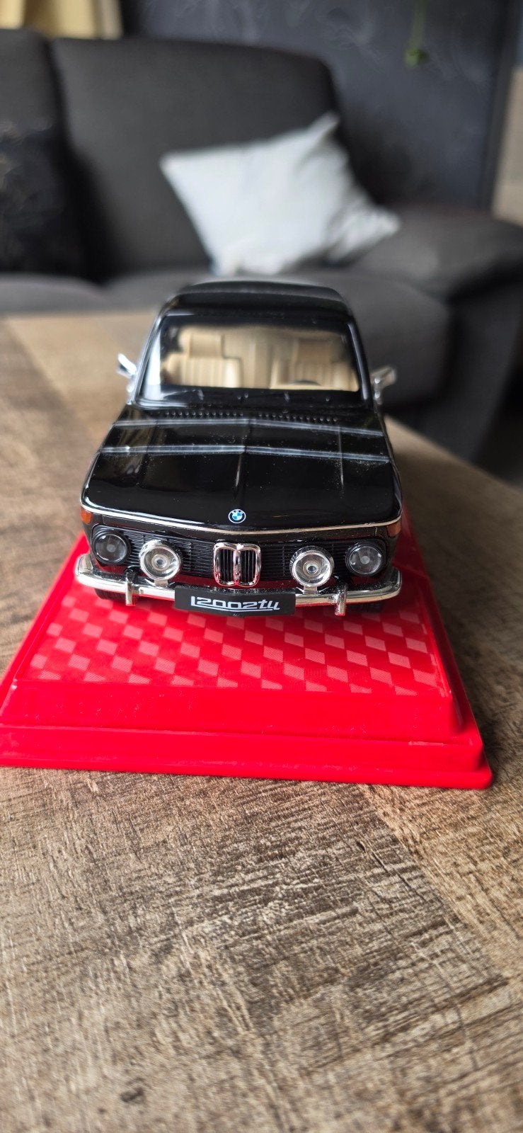 BMW 2002 schaal 1:18 nieuw in doos, Hobby en Vrije tijd, Ophalen of Verzenden, Nieuw, Maisto