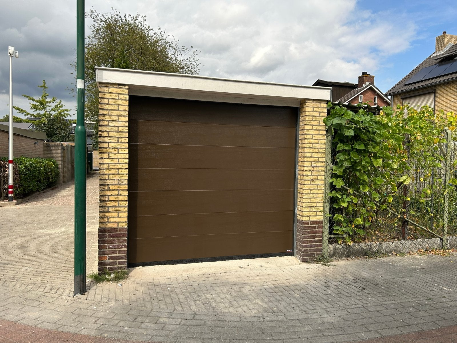 Nette Alpha GD 70 Garagedeur met Tormatic 600 Motor, Doe-het-zelf en Verbouw, Deuren en Horren, Ophalen, Garagedeur, Zo goed als nieuw