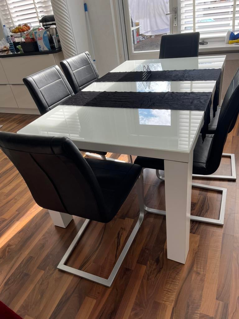 Hulsta Moderne eettafel met glazen blad en 6 leer stoelen, Huis en Inrichting, Ophalen of Verzenden, Zo goed als nieuw, 4 tot 6 stoelen