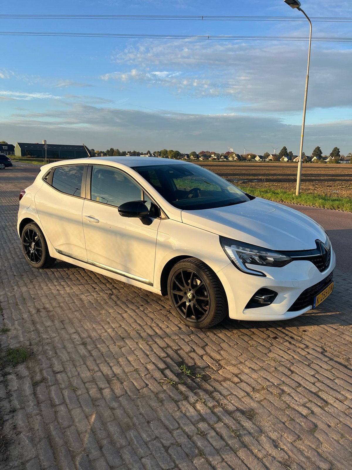 Renault Clio 1.0 TCe 90pk 2020 6-Bak Nieuwe remmen, Auto's, Voorwielaandrijving, Dealer onderhouden, Stof, Origineel Nederlands