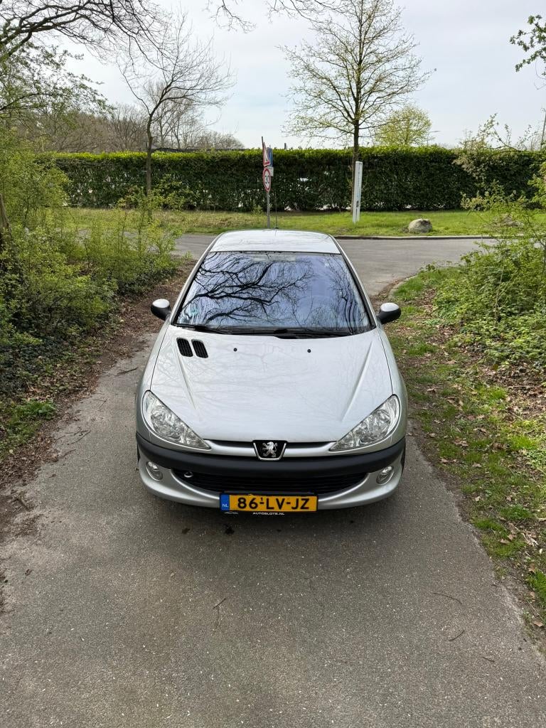 Peugeot 206 1.6 16V Gentry 3D | Leer | Trekhaak, Auto's, Voorwielaandrijving, 15 km/l, 40 €/maand, Zwart