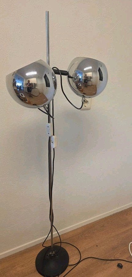 Prachtige vintage Herda  Gepo staande lamp  chroom 2 bollen, Huis en Inrichting, Lampen | Vloerlampen, Ophalen, Gebruikt