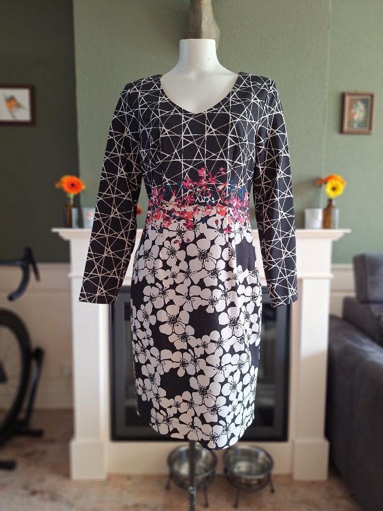 Eroke zwarte crème roze bloemen jurk 42 / 40, Kleding | Dames, Jurken, Maat 38/40 (M), Verzenden, Zwart, Zo goed als nieuw
