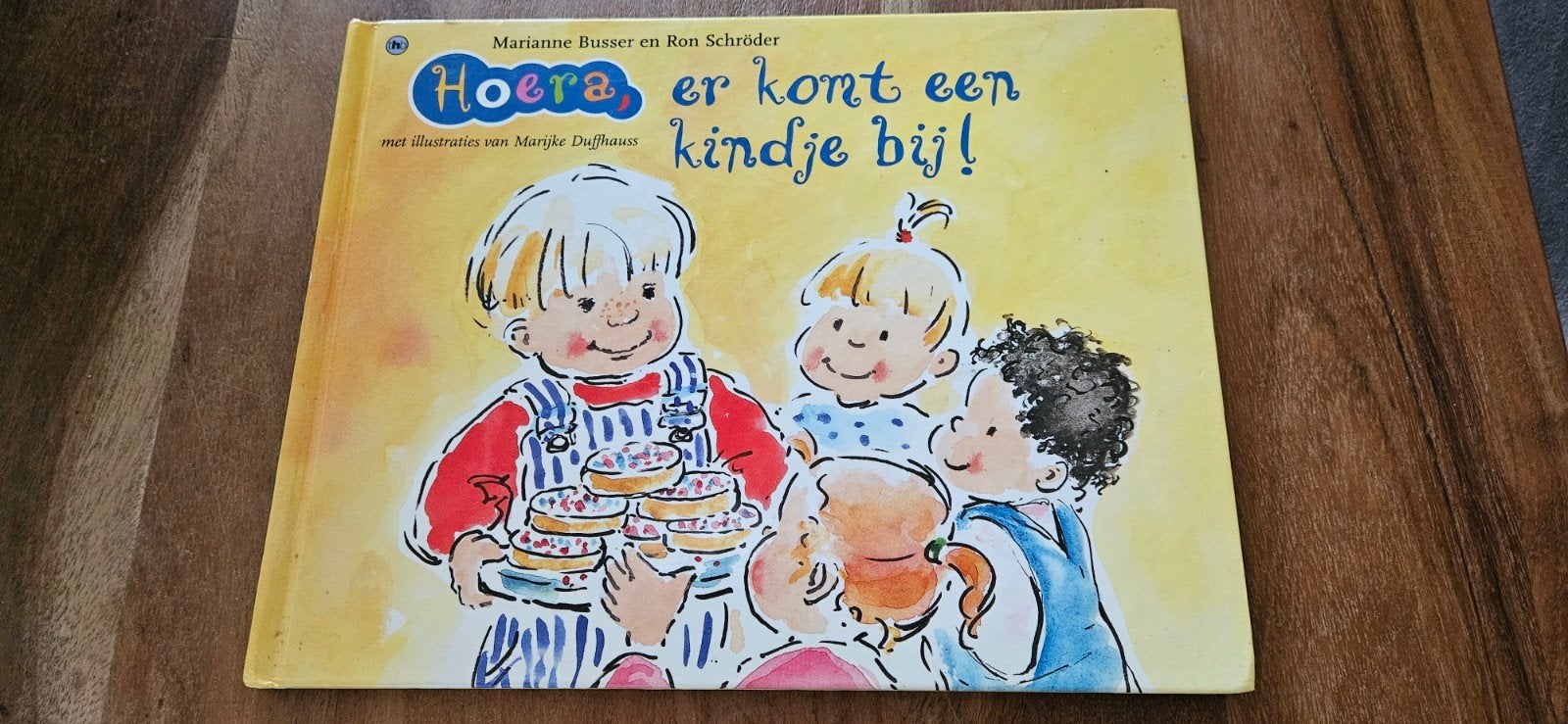 Hoera, er komt een kindje bij! - Marianne Busser, Ophalen of Verzenden, Gelezen, Marianne Busser en Ron Schröder, 2 tot 3 jaar