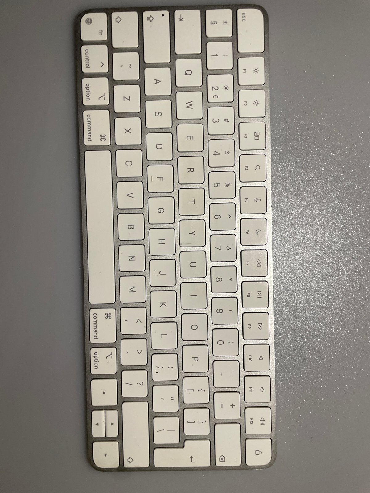Apple Magic Keyboard A2450 QWERTY - Zo goed als nieuw, Computers en Software, Toetsenborden, Ophalen of Verzenden, Zo goed als nieuw