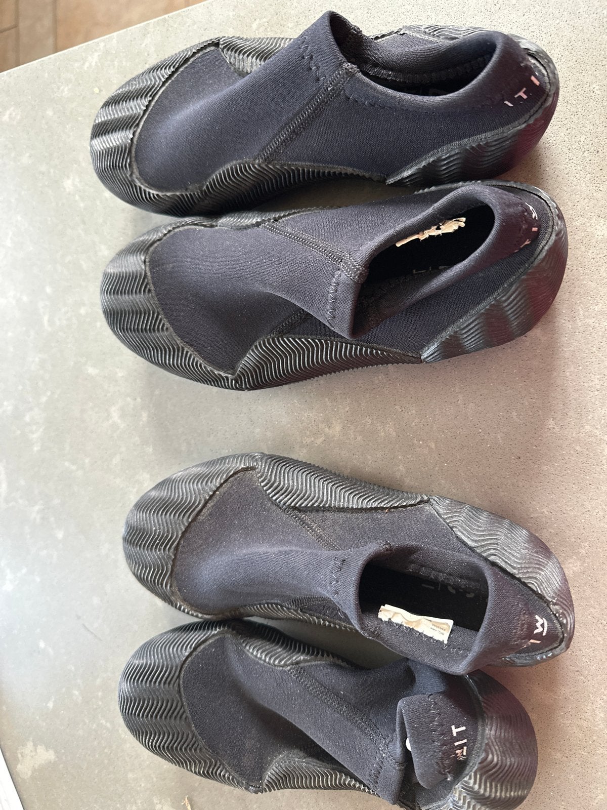 2 paar waterschoenen Itiwit, maten 34/35 en 36/37, Watersport en Boten, Ophalen of Verzenden, Zo goed als nieuw, Kind, Zeil- of Surfschoenen