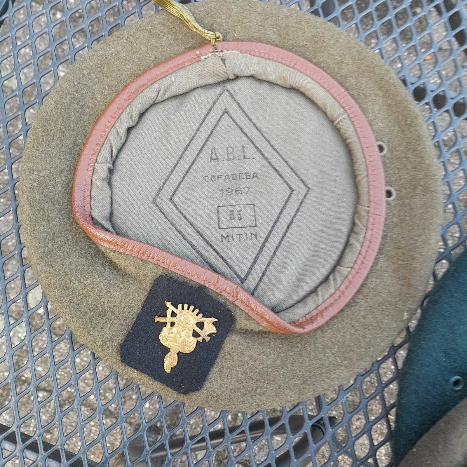 Baret met embleem Genie ABL 1967!, Ophalen of Verzenden, Landmacht, Nederland, Embleem of Badge