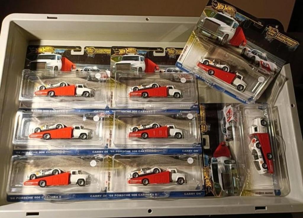 1:64 HotWheels Team transport Porsche 906 Carrera 6 Carry on, Hobby en Vrije tijd, Modelauto's | Overige schalen, S, Auto, R, Nieuw