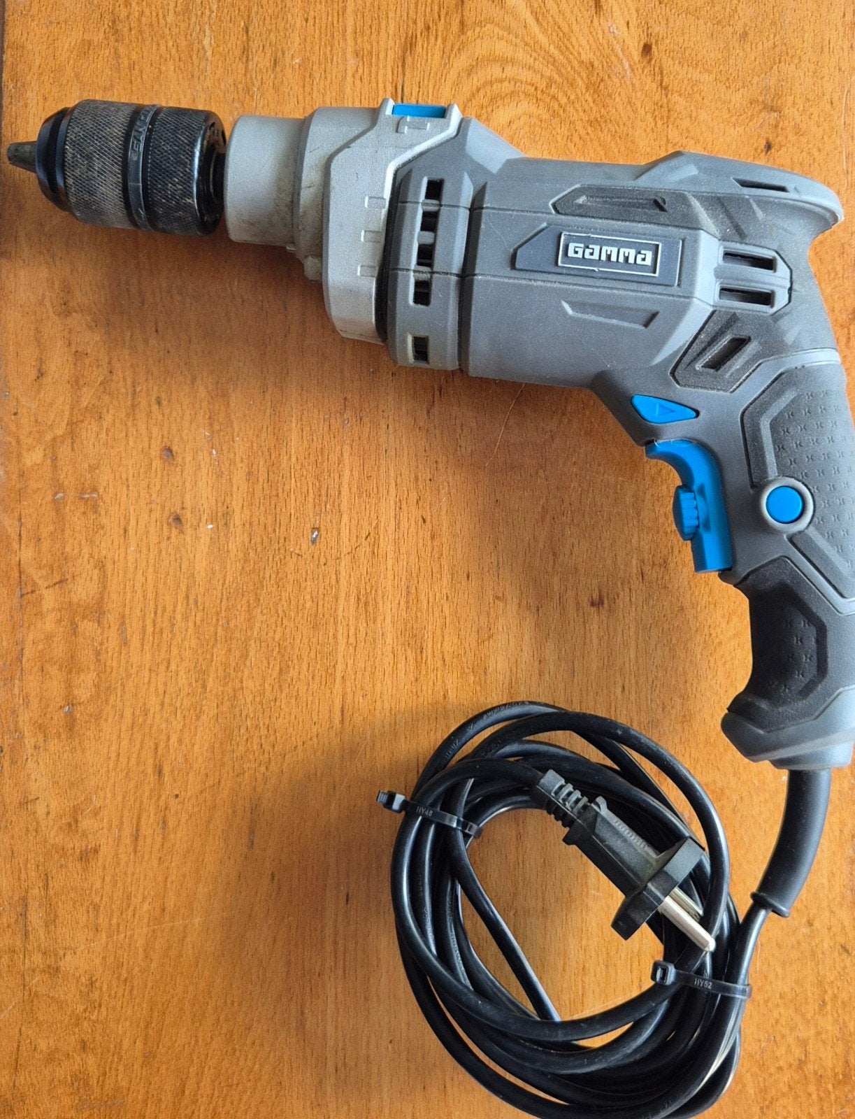 Goedwerkende Gamma Boormachine 900W, Boormachine, Variabele snelheid, Ophalen of Verzenden, Gebruikt