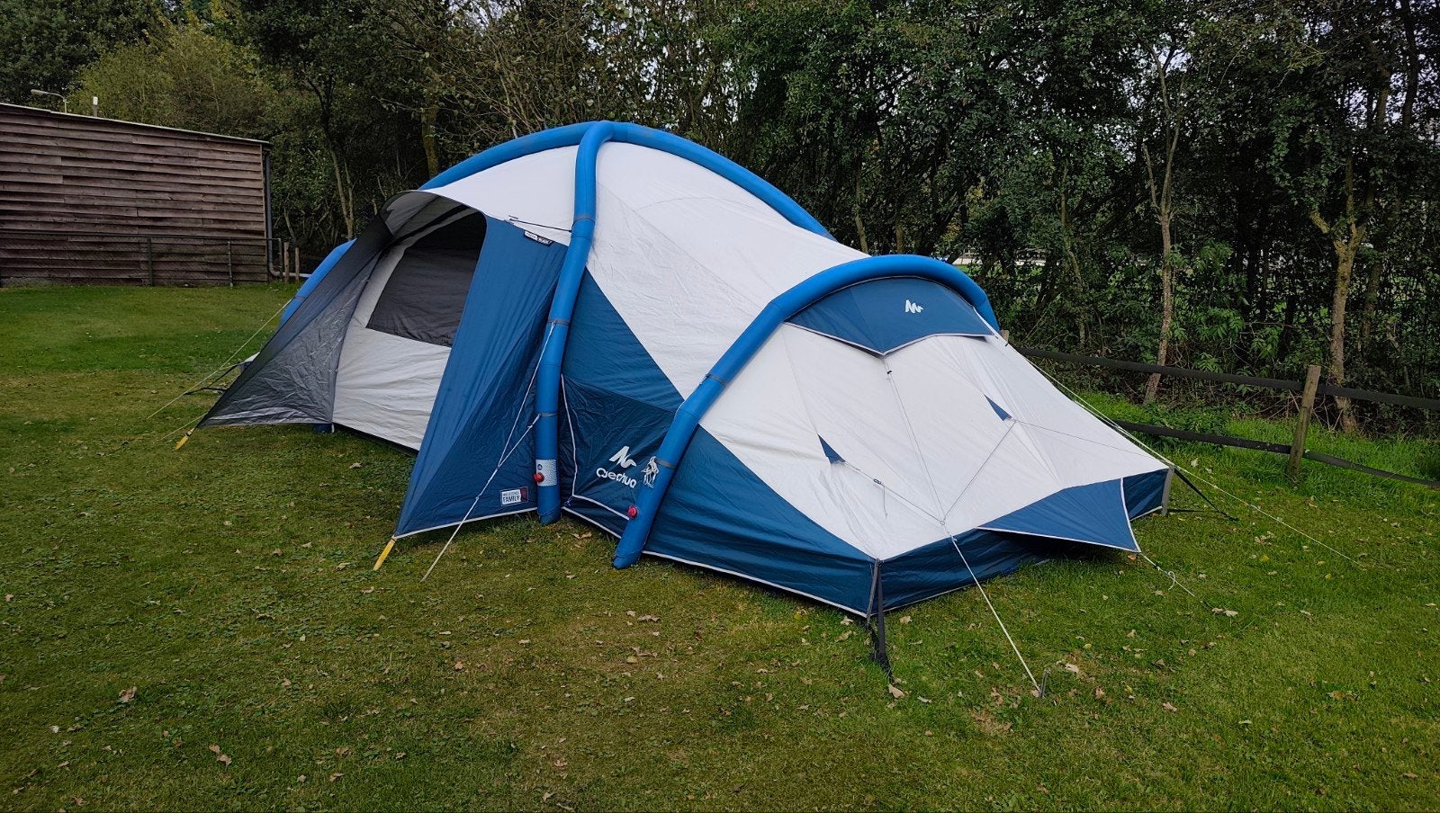 Quechua Air Seconds 8.4 Fresh & Black opblaasbare tent, Ophalen, Gebruikt, Meer dan 6