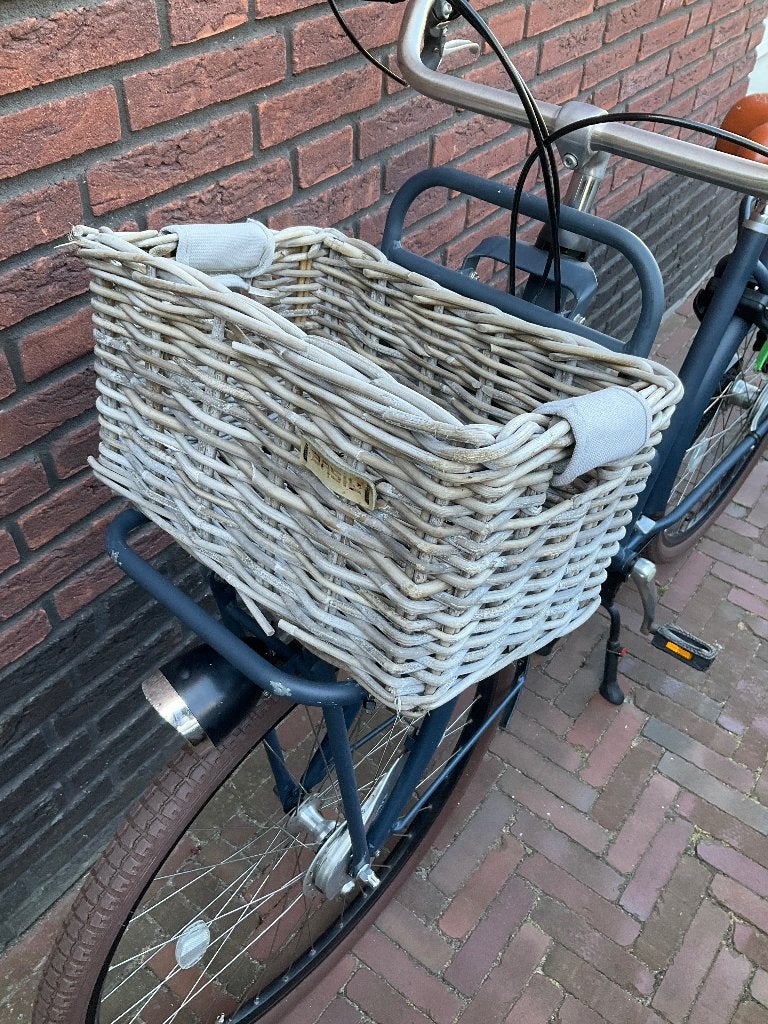 Rotan fietsmand (Basil), Fietsen en Brommers, Fietsaccessoires | Fietsmanden, Ophalen, Zo goed als nieuw, Fietsmand, Basil