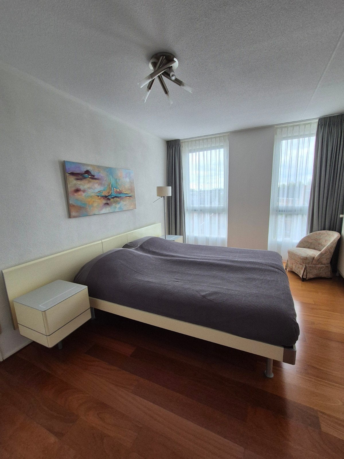 Auping bed met elektrisch verstelbare zijde en kastje, Ophalen, Beige, Tweepersoons, 180 cm