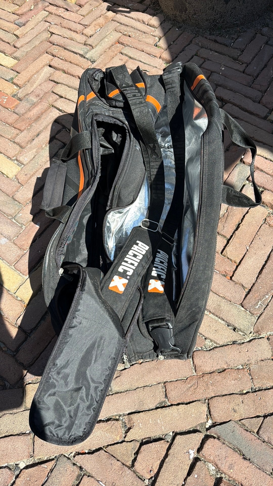 2 tennisrackets + 1 hoes, grote tennistas, 8 nieuwe ballen, Ophalen, Zo goed als nieuw, Tas, Head