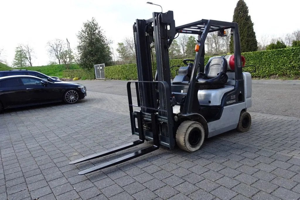 Nissan 2.5 Heftruck (bj 2006)