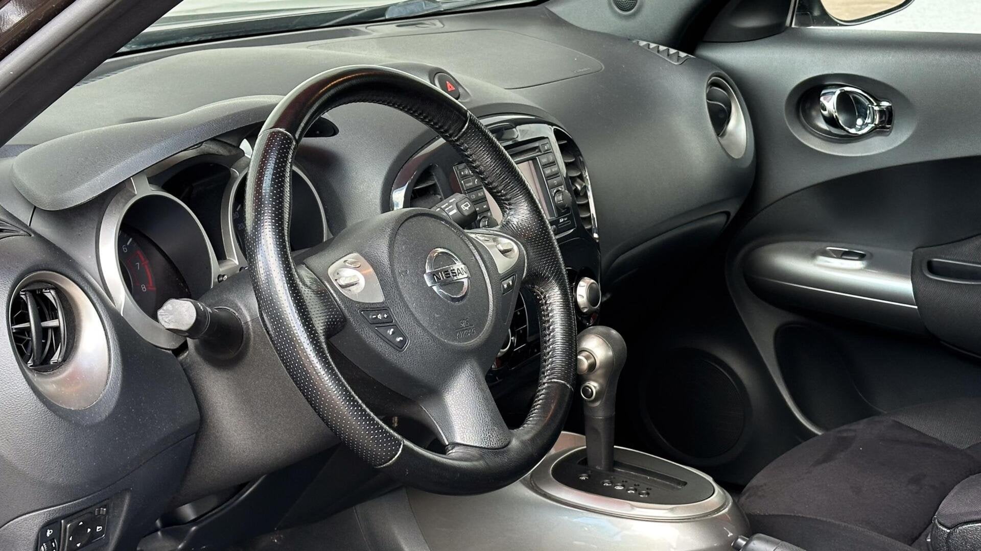 Nissan Juke 1.6 Acenta, Auto's, Euro 5, Zwart, 4 cilinders, Bruin