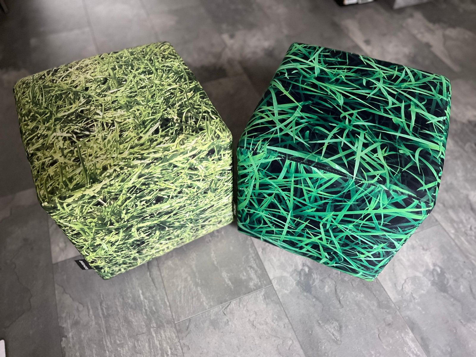 Davant poef met grasopdruk - Zo goed als nieuw 2 stuks, Ophalen, Rond, Minder dan 50 cm, Zo goed als nieuw