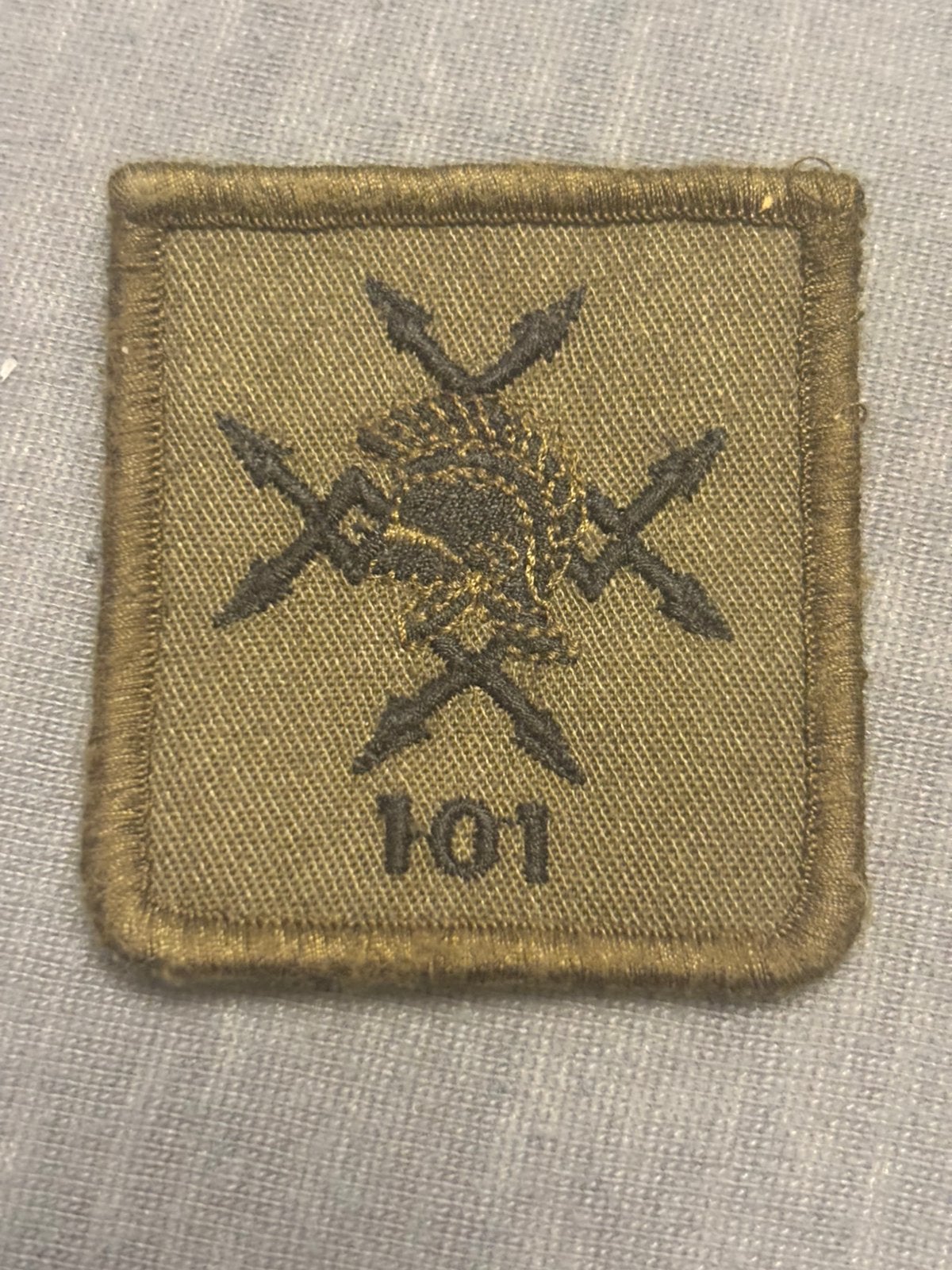 5x5 borst embleem 101 verbindingen, Verzamelen, Verzenden, Landmacht, Nederland, Embleem of Badge