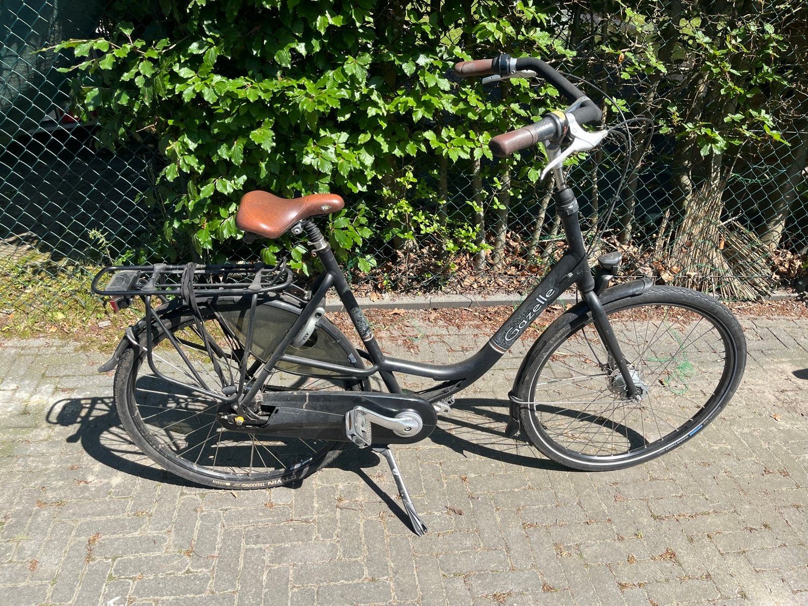 Gazelle fiets met beschadigde wielen, remt en schakelt goed, Fietsen en Brommers, Fietsen | Dames | Damesfietsen, Ophalen, Velgrem