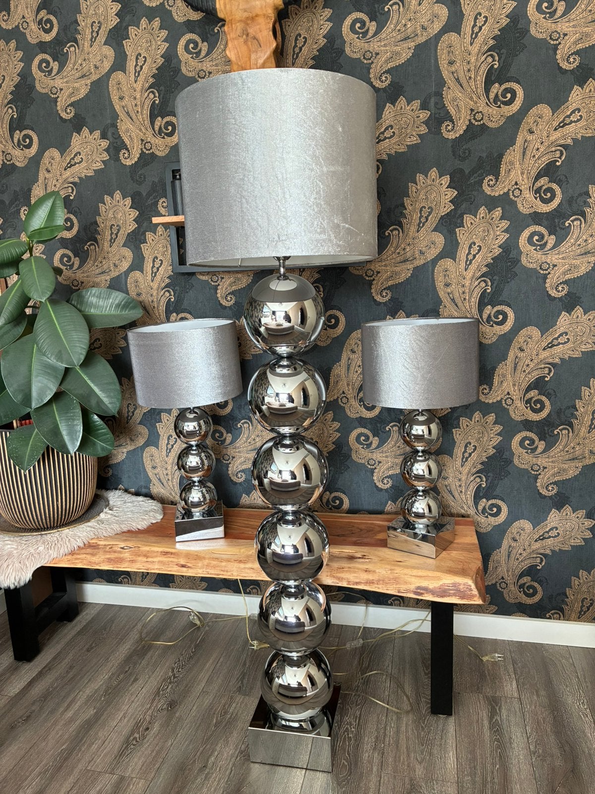 Set lampen (3 stuks) met chromen bollen en velvet grijze kap, Huis en Inrichting, Ophalen, E27 (groot), Zo goed als nieuw, Metaal
