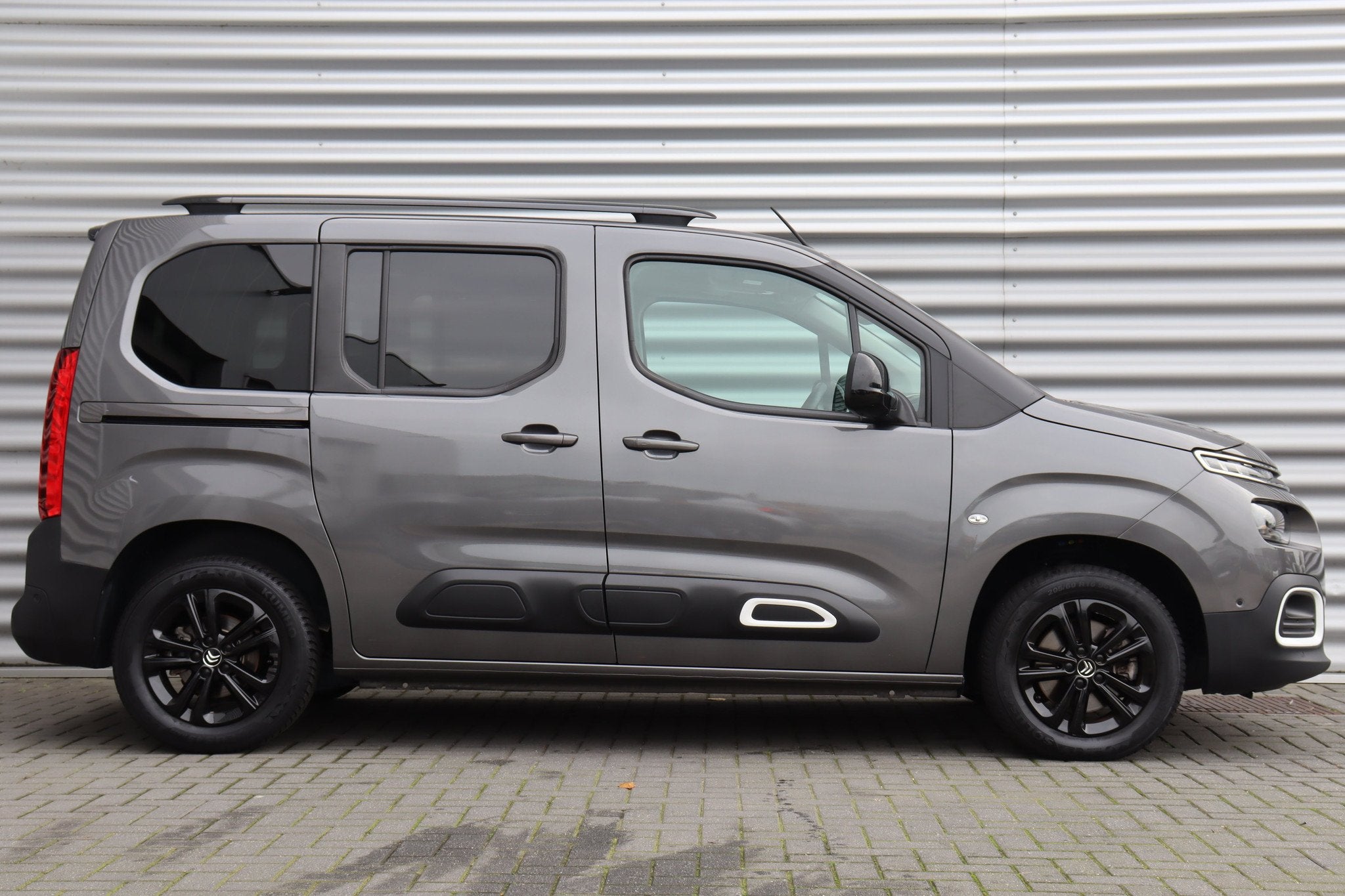 Citroen Berlingo 1.2 PURETECH 130PK SHINE AUTOMAAT, 12 maanden, 15 km/l, Gebruikt, 1199 cc