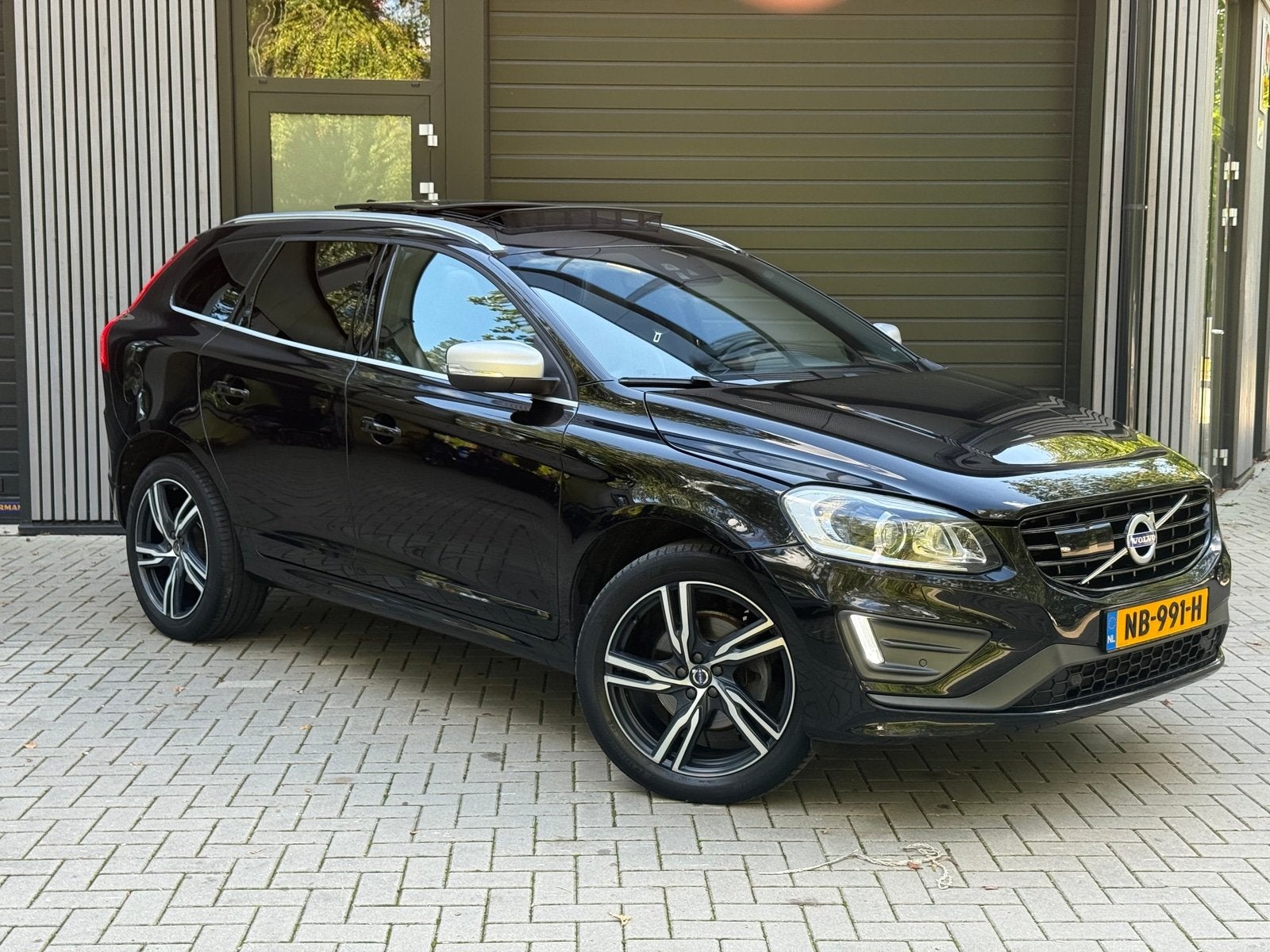 Volvo XC60 2.0 T5 FWD R-Design (bj 2017, automaat), Auto's, Automaat, 15 km/l, Gebruikt, Euro 6