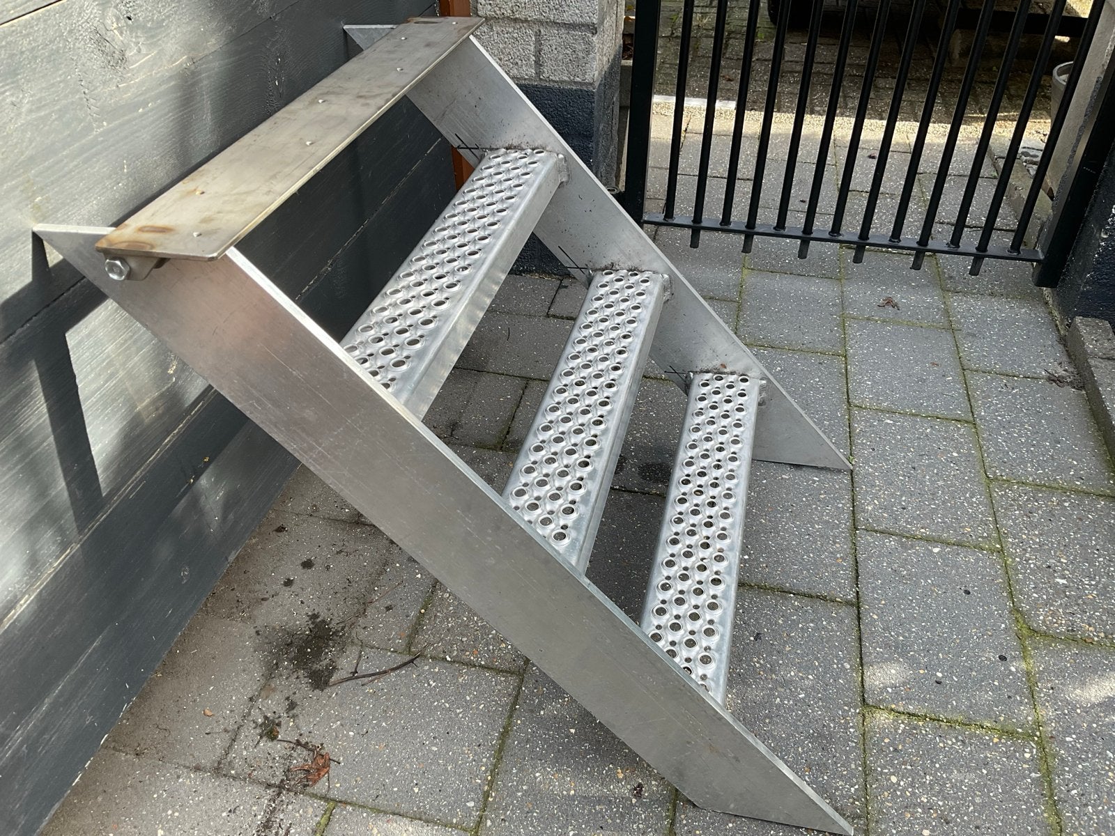 Stevige aluminium trap met 3 treden, Doe-het-zelf en Verbouw, Ophalen of Verzenden, Gebruikt, Trap, Minder dan 2 meter