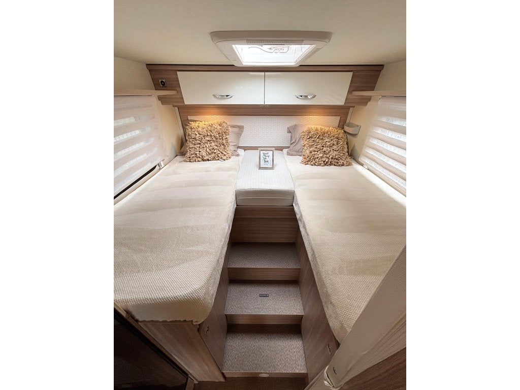 Bürstner Lyseo Limited 690 G 9-TR AUT ENKELE BEDDEN + HEFBE, Caravans en Kamperen, Campers, Automaat, Fiat, 6 tot 7 meter, Bedrijf