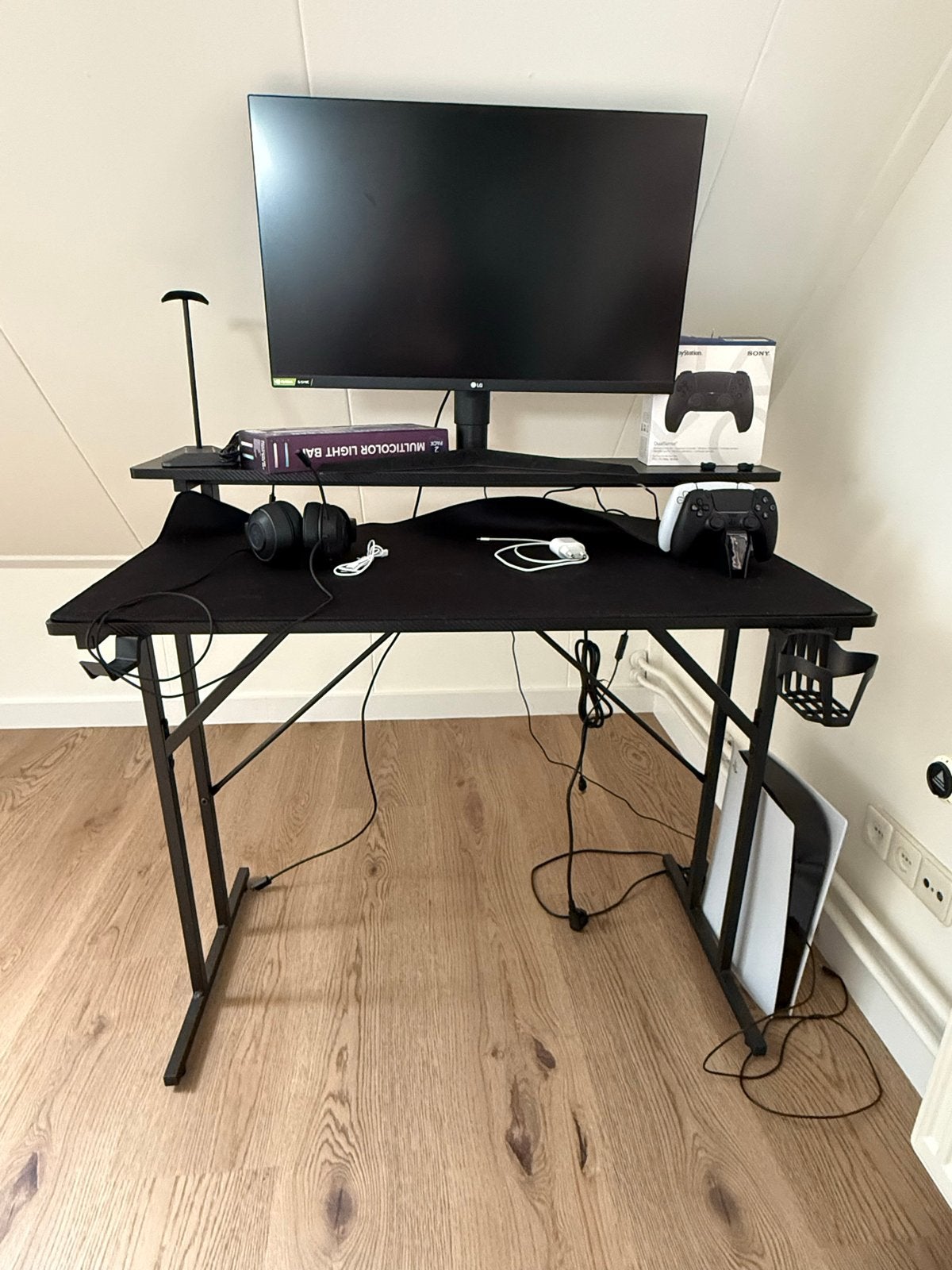 (Gaming)bureau + monitorstandaard & ingebouwde stopcontacten, Ophalen, Zwart, Metaal, Zo goed als nieuw