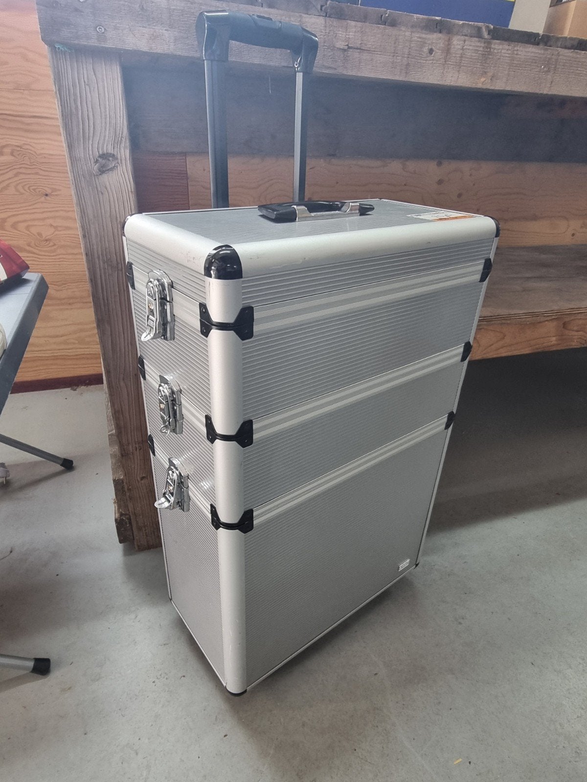 Aluminium koffer met wieltjes en sloten, Zo goed als nieuw, 70 cm of meer, Metaal, 35 tot 45 cm