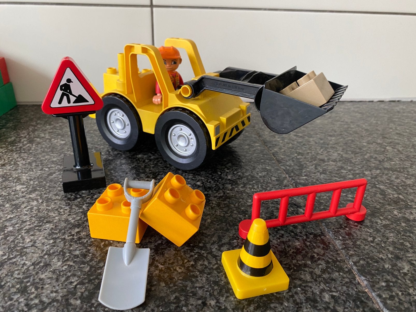Duplo shovel met poppetje en accessoires, Kinderen en Baby's, Speelgoed | Duplo en Lego, Ophalen of Verzenden, Zo goed als nieuw