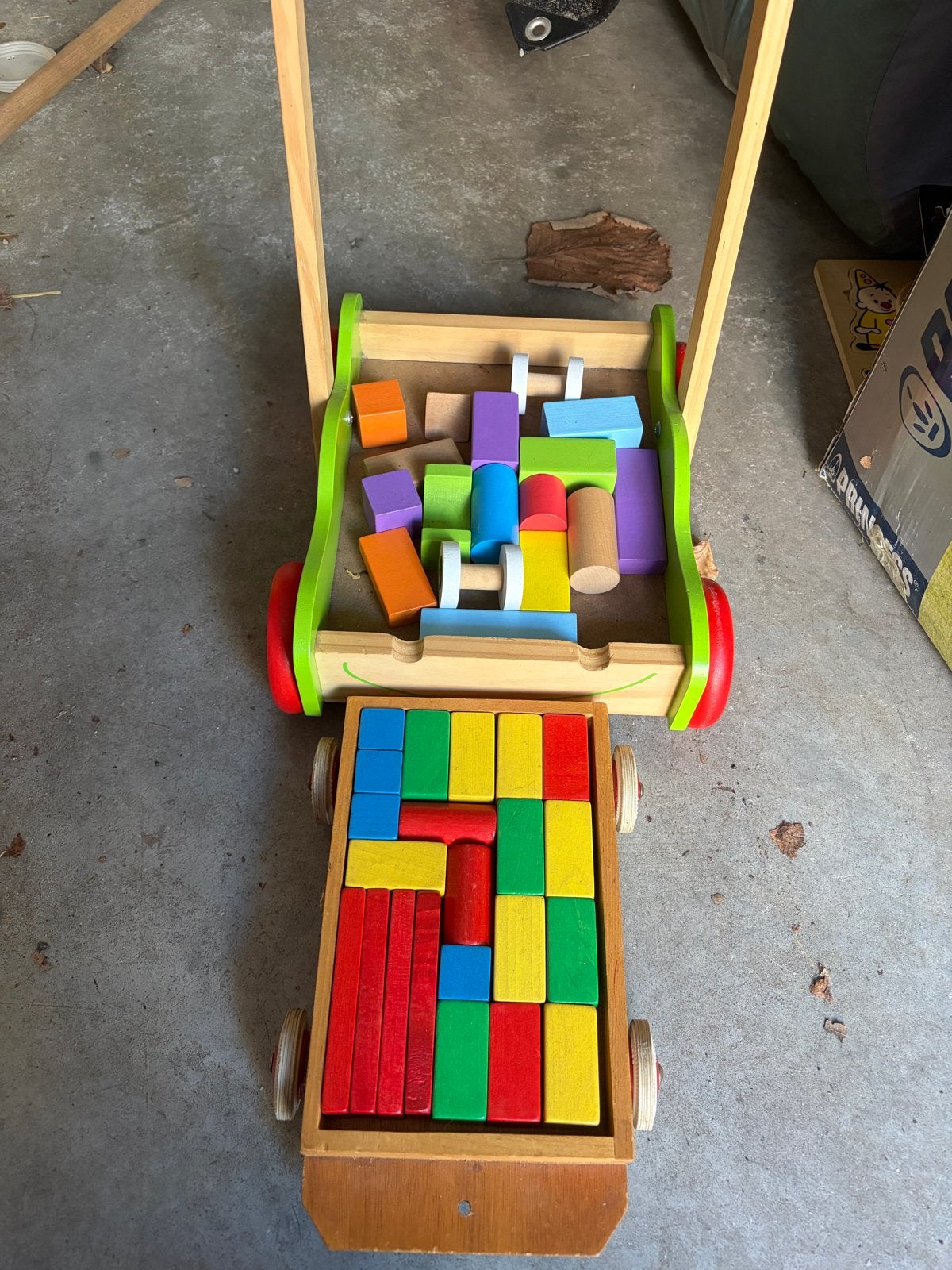 Houten loopwagen, houten trein en sorteerspeelgoed, Ophalen, Gebruikt, Rij- of Hobbelspeelgoed