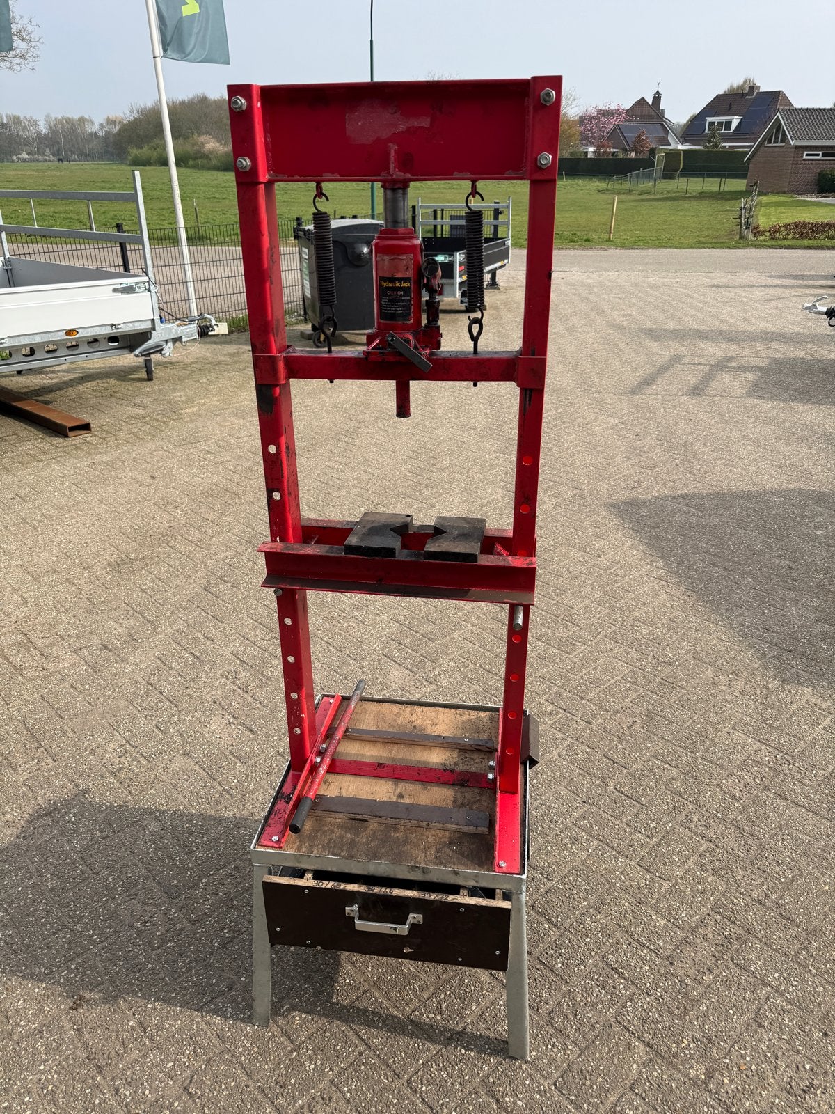 Robuuste hydraulische pers met lade, Ophalen, Gebruikt