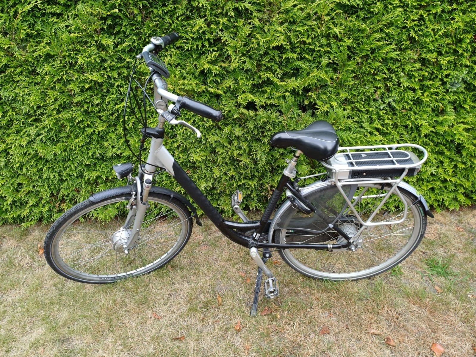 Bikkel elektrische fiets met defecte voorwielmotor, 2 accu's, Ophalen