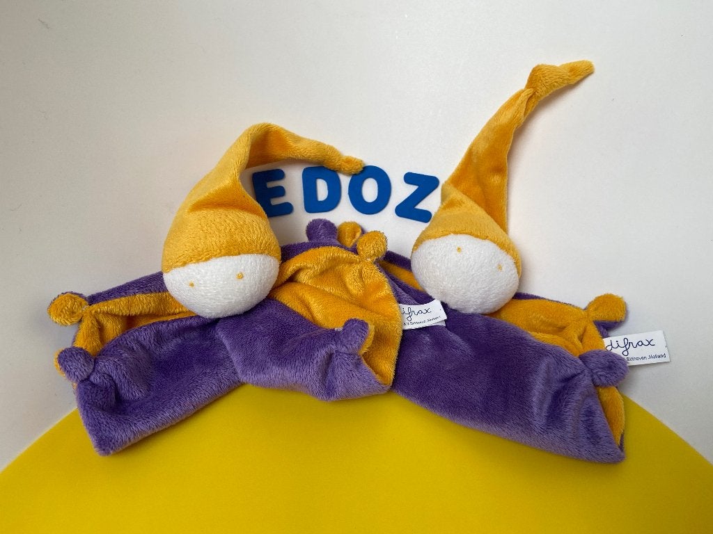 K3869 difrax softdoek pop popje paars geel klein formaat 2x, Ophalen of Verzenden, Zo goed als nieuw, Overige typen