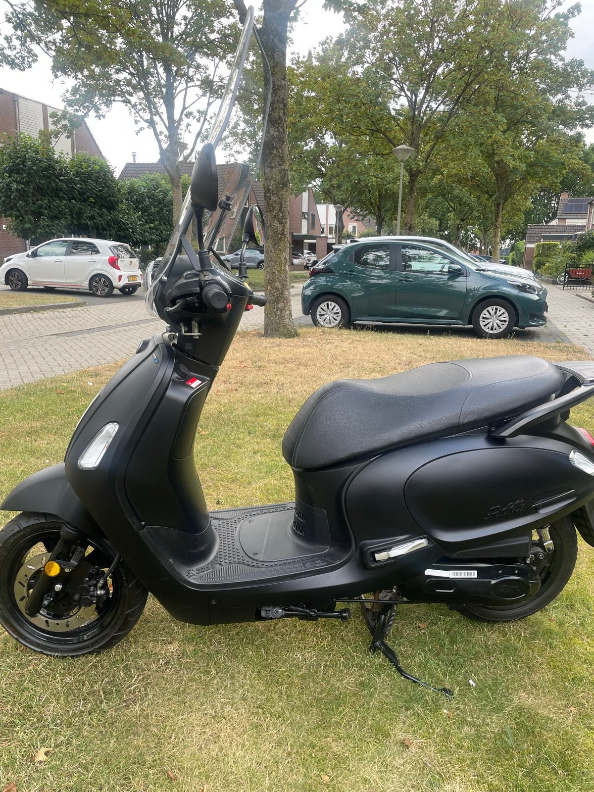 Sym Fiddle 2023 Mat Zwart - Inclusief slot en lader, Ophalen, Maximaal 45 km/u, Zo goed als nieuw, Benzine