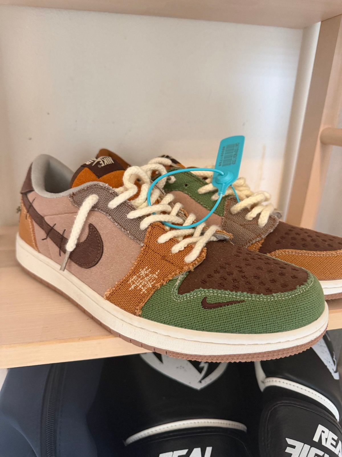 Unieke Nike Jordan 1 Low 'Patchwork' sneakers, Ophalen, Nieuw, Overige kleuren, Sneakers of Gympen