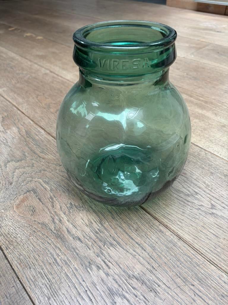 Twee Viresa groene vintage bol vazen, Ophalen of Verzenden, Zo goed als nieuw, Groen, Glas