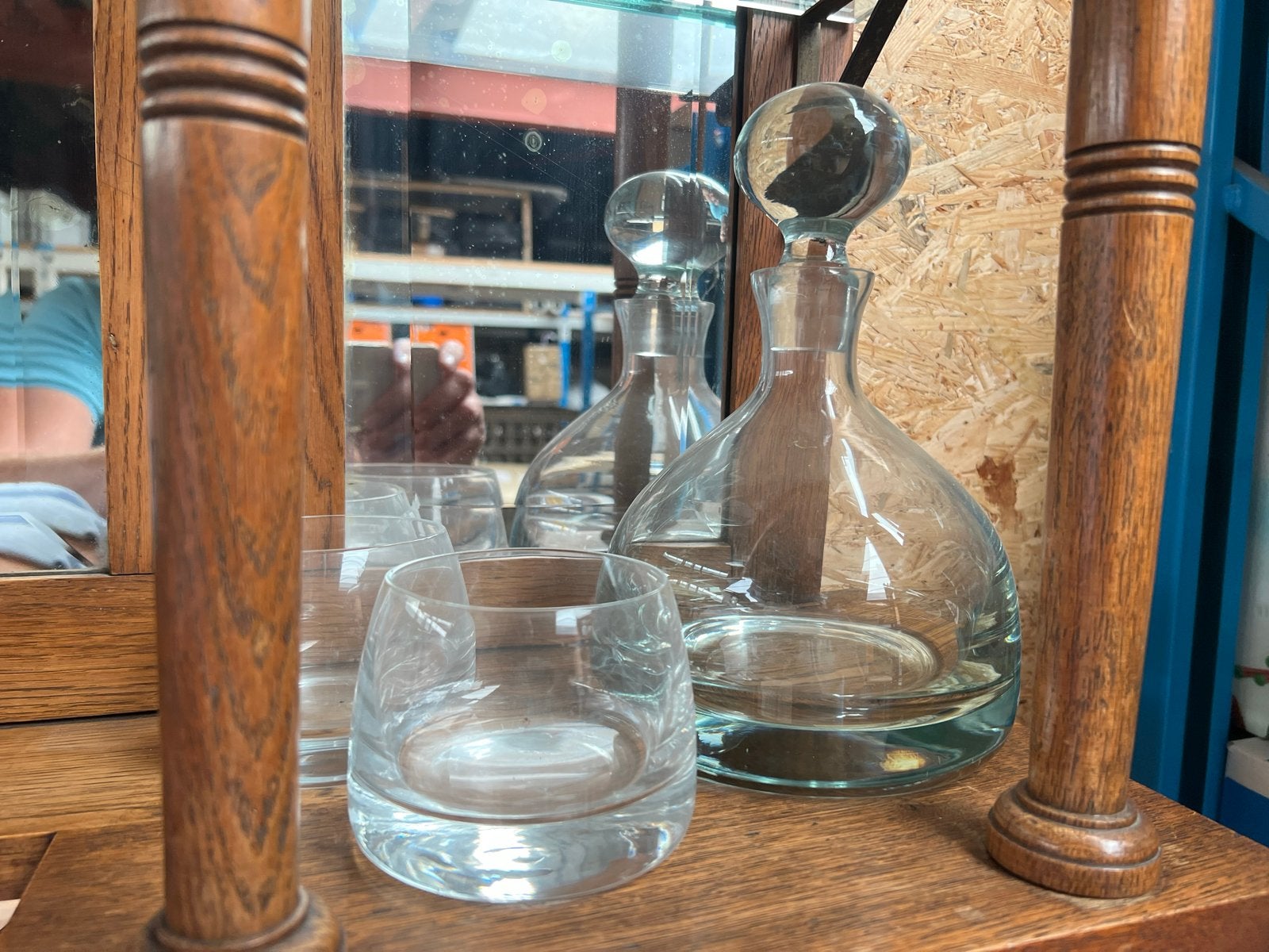 Glazen karaf met glazen, Ophalen