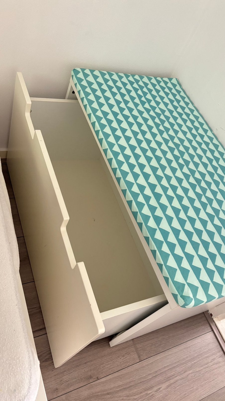 Speelgoedlade/bank met matrasje, Doe-het-zelf en Verbouw, Ophalen, Overige materialen, Gebruikt, 12 cm of meer