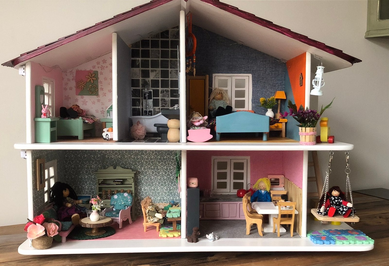 Gerenoveerd poppenhuis, klaar om mee te spelen!, Ophalen, Zo goed als nieuw, Toebehoren
