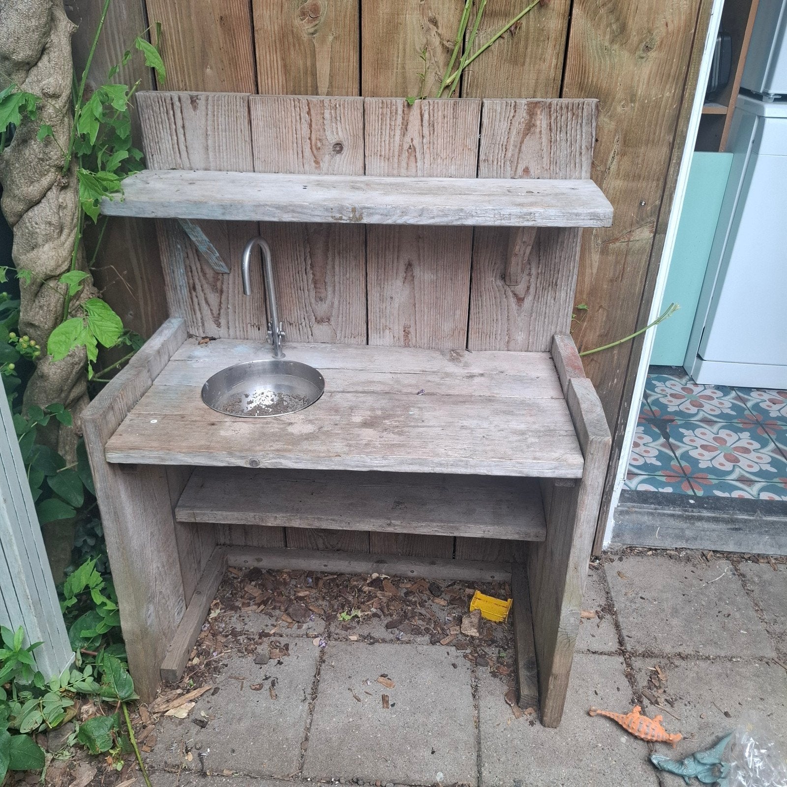 Houten buitenkeuken, Ophalen, Gebruikt