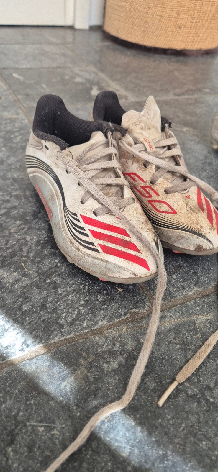 Gebruikte Adidas voetbalschoenen maat 30.5, Sport en Fitness, Voetbal, Ophalen of Verzenden, Gebruikt, Schoenen