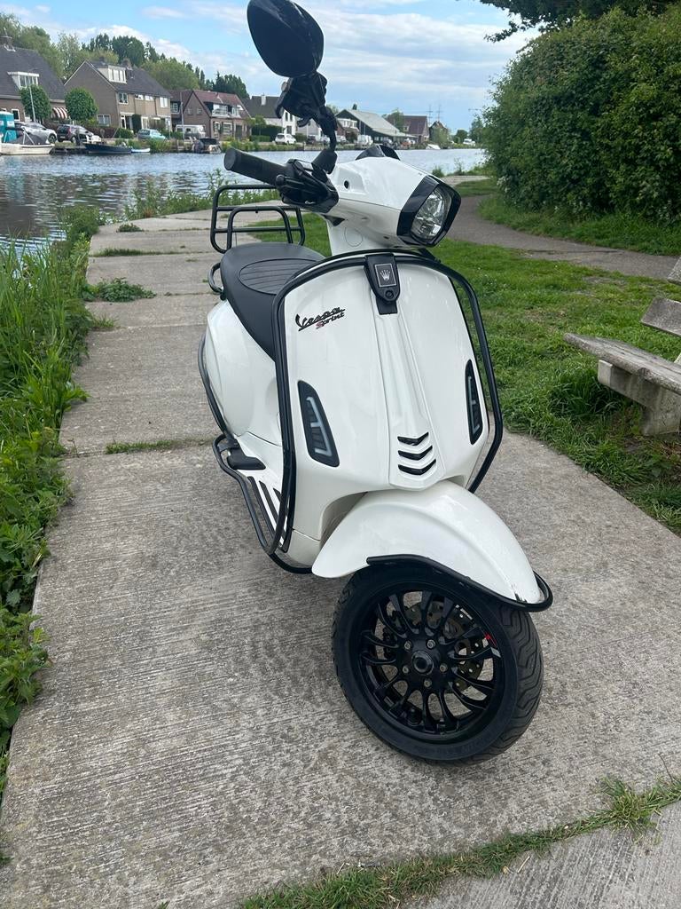 Mooie Vespa Sprint 2015 Full Option - Wit, Fietsen en Brommers, Scooters | Vespa, Ophalen, Overige modellen, Maximaal 45 km/u