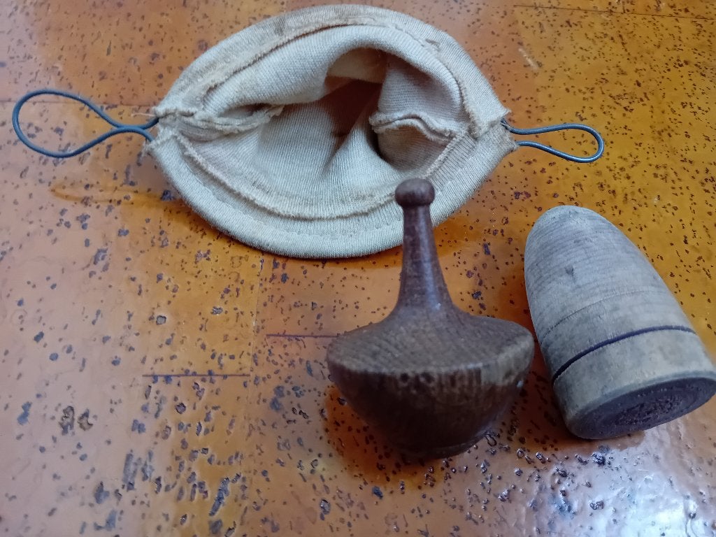 antieke houten zweeptol en stoffen koffiefilter, Ophalen of Verzenden, Gebruikt