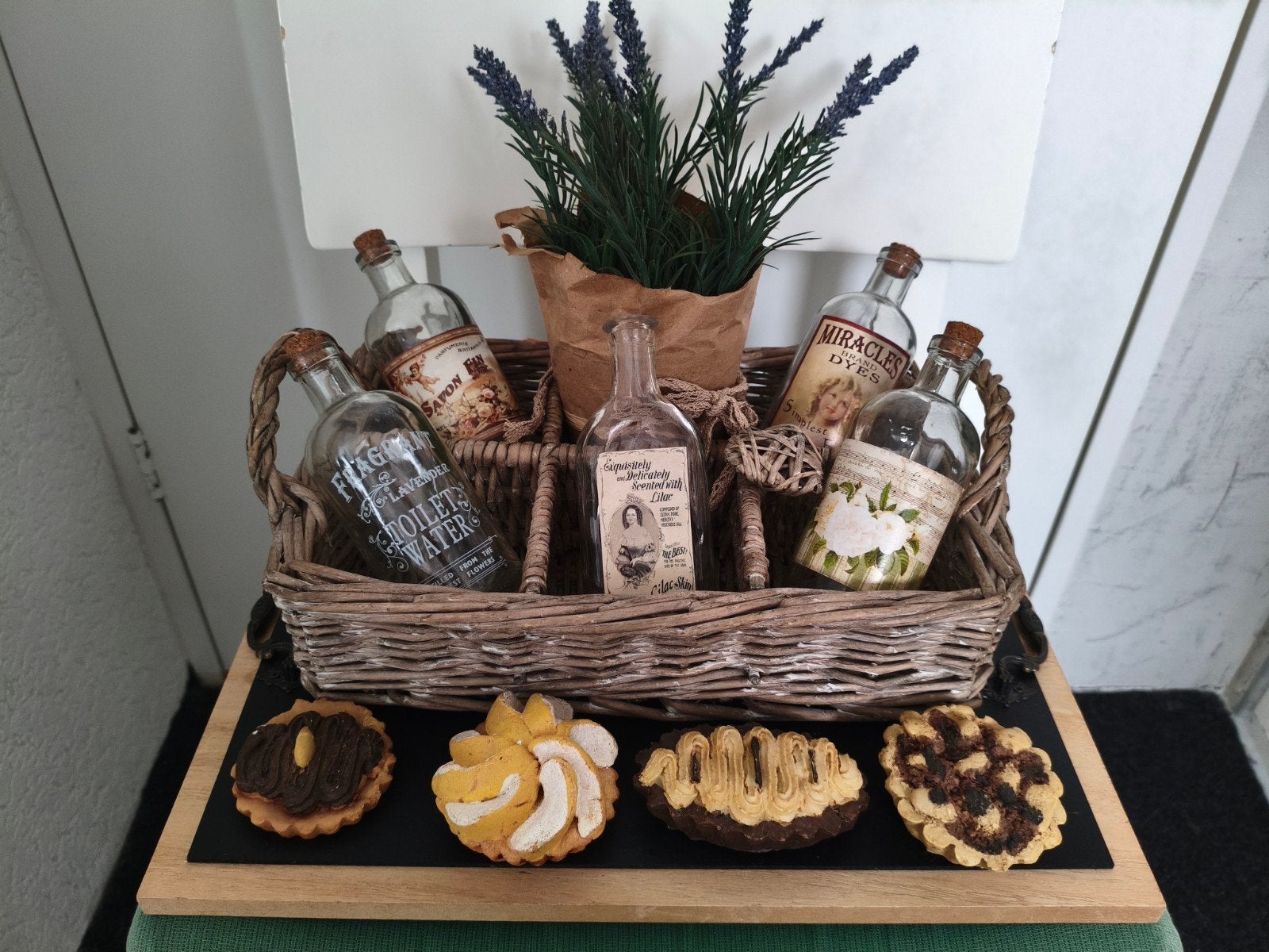 Decoratief dienblad met accessoires, Ophalen, Gebruikt, Gevlochten, Natuurlijk materiaal