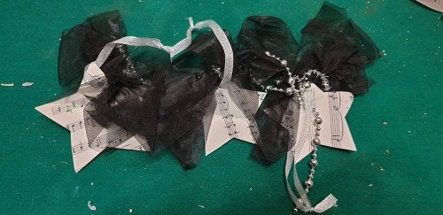 -	Kersthangers papier met strik en glitter, Ophalen of Verzenden, 'T Olde Gre-j, Info@toldegrej.nl, Endepoelstraat 20f Didam