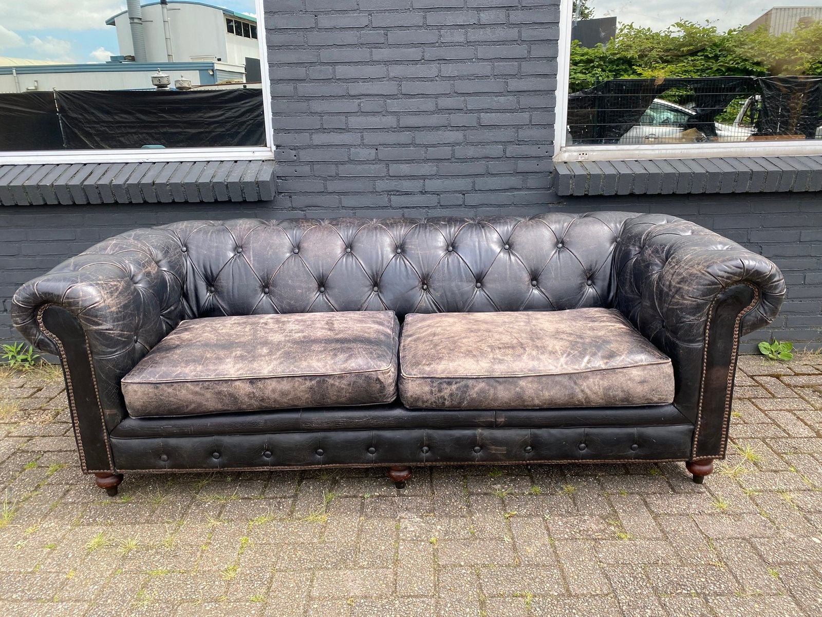 Stoere Chesterfield bank vintage zwart, Huis en Inrichting, Banken | Voetenbanken en Poefen, Ophalen, Zo goed als nieuw, Rechthoekig